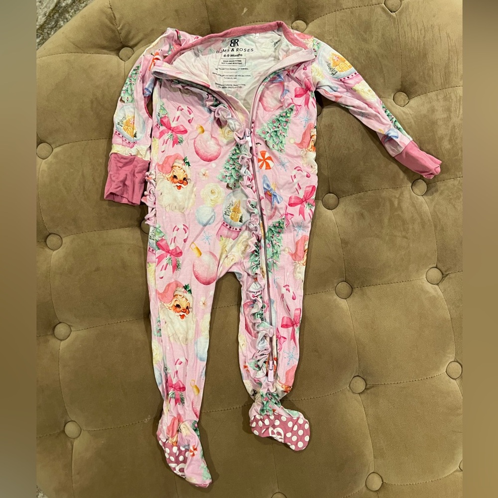 Bums and Roses Christmas pajama for baby girl. Side 6-9mos. Gently worn.